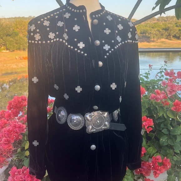 NWT! Double D Ranch Sacred Mountain Velvet Top! Size XS - Picture 2 of 6